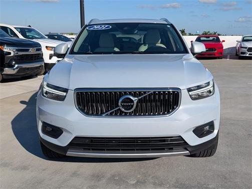 2021 Volvo XC40 T5 Momentum