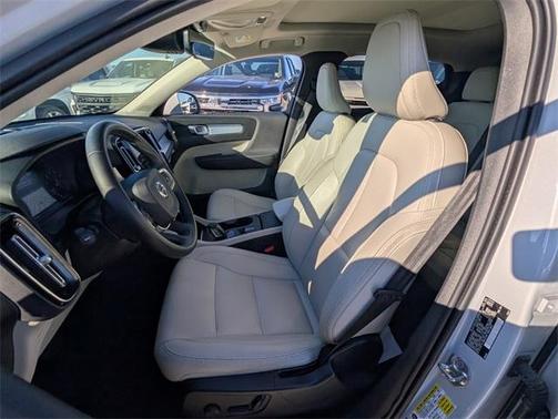 2021 Volvo XC40 T5 Momentum