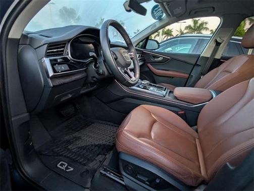 2023 Audi Q7 45 Premium Plus