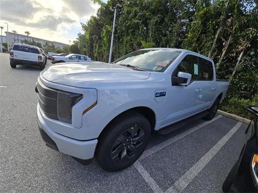 2025 Ford F-150 Lightning LARIAT