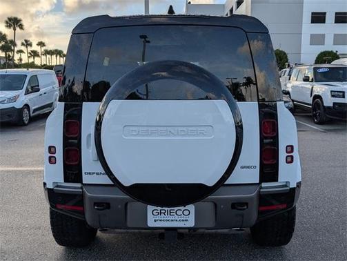 2024 Land Rover Defender P400 X-Dynamic SE