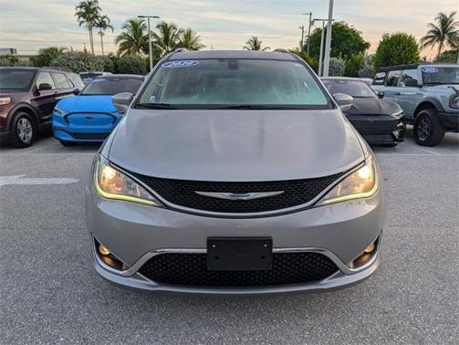 2020 Chrysler Pacifica Touring-L