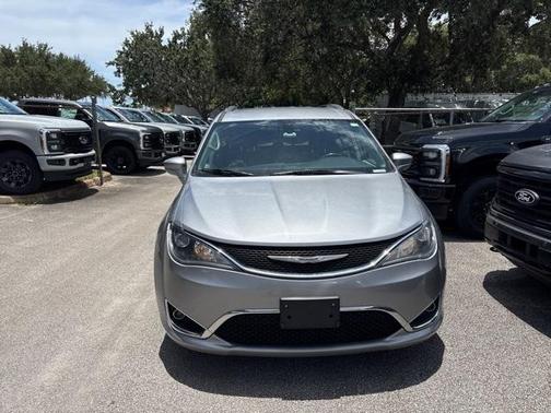 2020 Chrysler Pacifica Touring-L