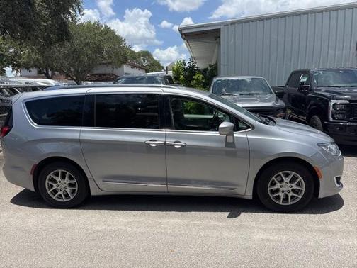 2020 Chrysler Pacifica Touring-L