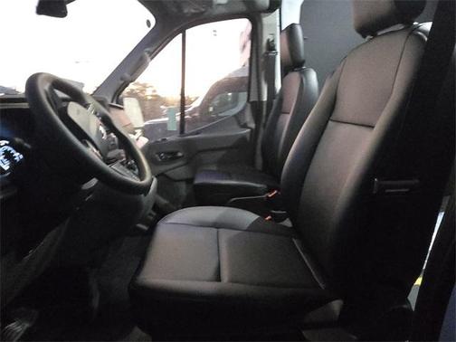 2025 Ford Transit-250 148 WB Medium Roof Cargo
