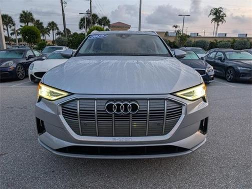 2019 Audi e-tron Prestige