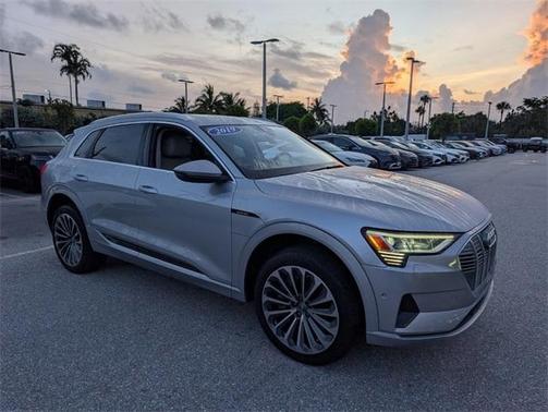 2019 Audi e-tron Prestige