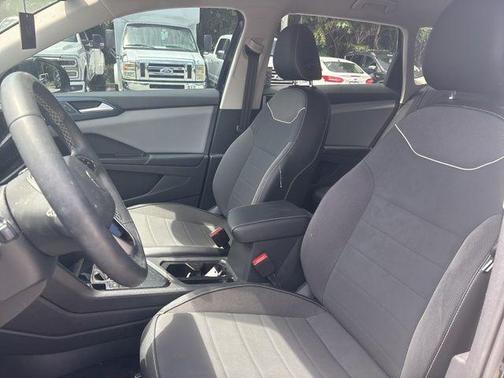 Deep Black Pearl Effect 2023 Volkswagen Taos 1.5T SE