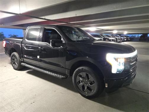 2025 Ford F-150 Lightning LARIAT