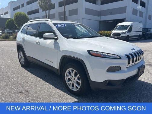 Bright White Clearcoat 2018 Jeep Cherokee Latitude Plus