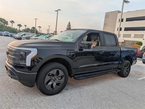 2022 Ford F-150 Lightning LARIAT