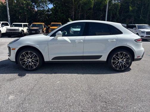 White 2022 Porsche Macan Base