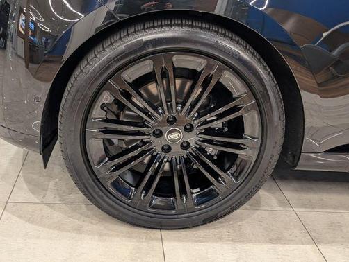 2025 Land Rover Range Rover P400 SE 7 Seat