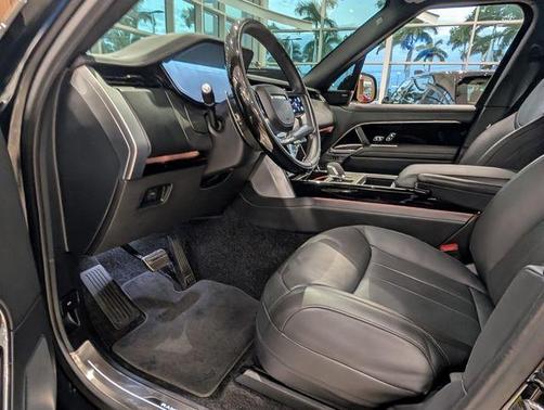 2025 Land Rover Range Rover P400 SE 7 Seat