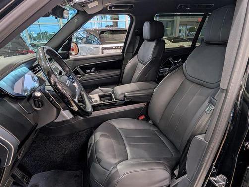 2025 Land Rover Range Rover P400 SE 7 Seat