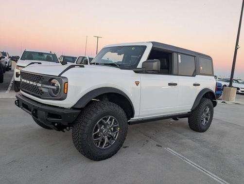 Oxford White 2025 Ford Bronco Badlands