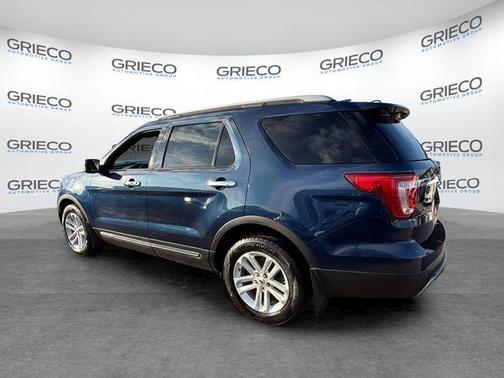 Blue Jeans Metallic 2017 Ford Explorer XLT