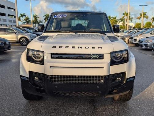 2024 Land Rover Defender X-DYNAMIC SE