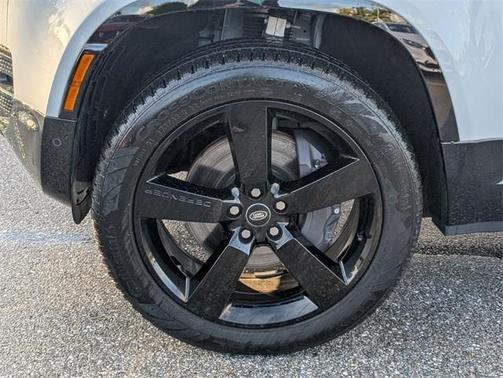 2024 Land Rover Defender X-DYNAMIC SE