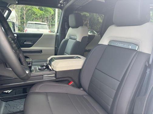 White 2026 GMC HUMMER EV Pickup 3X