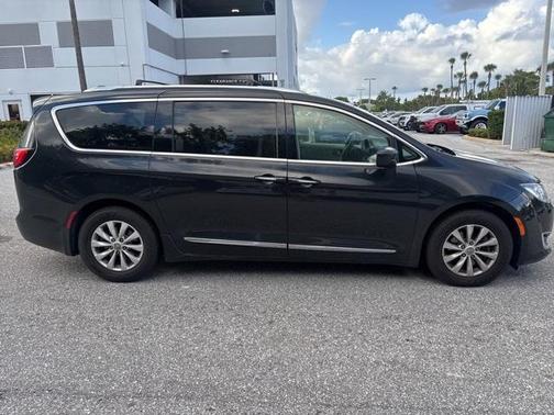 2018 Chrysler Pacifica Touring-L