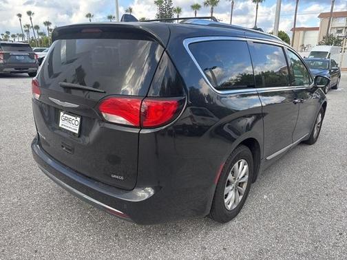 2018 Chrysler Pacifica Touring-L