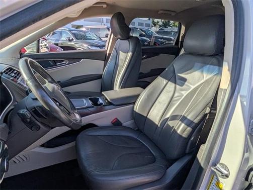 2019 Lincoln Nautilus Select