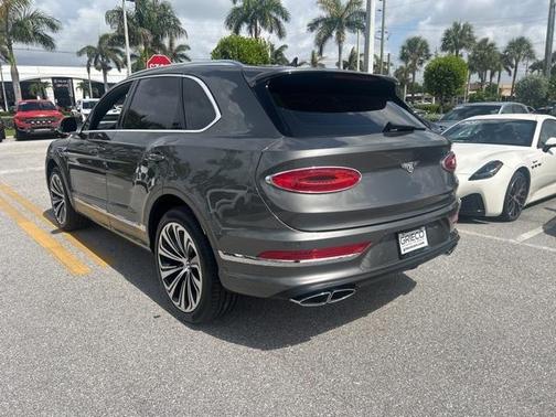 2024 Bentley Bentayga V8