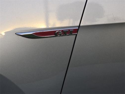 2016 Volkswagen Golf GTI 2.0T SE 4-Door