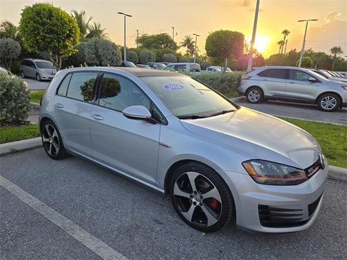 2016 Volkswagen Golf GTI 2.0T SE 4-Door