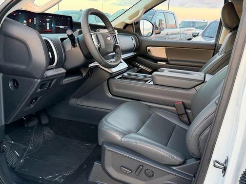 Oxford White 2026 Ford Expedition Active