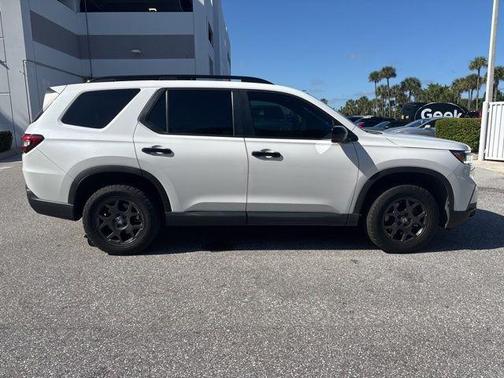 White 2025 Honda Pilot TrailSport