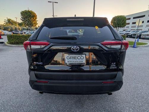 2022 Toyota RAV4 LE