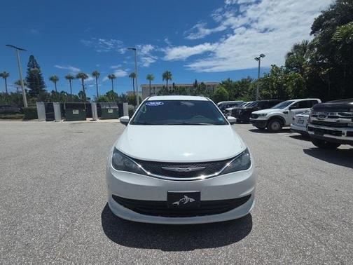 2020 Chrysler Voyager LXI