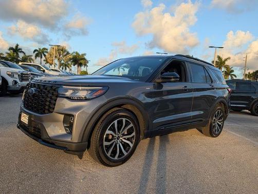 2025 Ford Explorer ST-Line