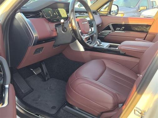 2025 Land Rover Range Rover P530 SE