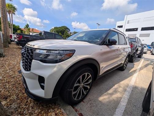 2025 Ford Explorer ST-Line