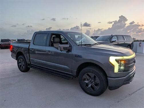 2025 Ford F-150 Lightning LARIAT