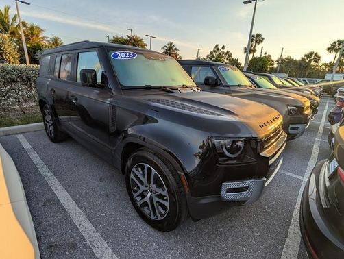 2023 Land Rover Defender SE