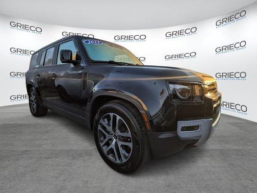 2023 Land Rover Defender SE