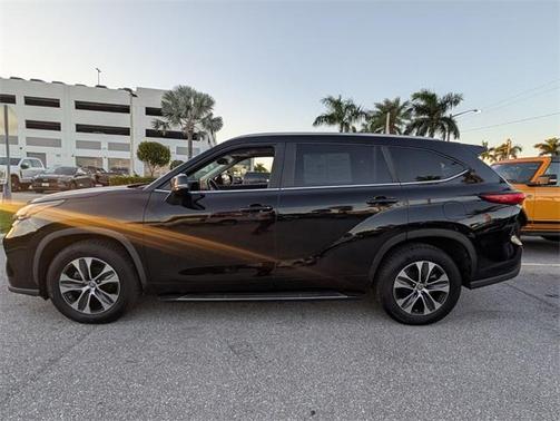 2023 Toyota Highlander Hybrid XLE