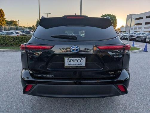 2023 Toyota Highlander Hybrid XLE
