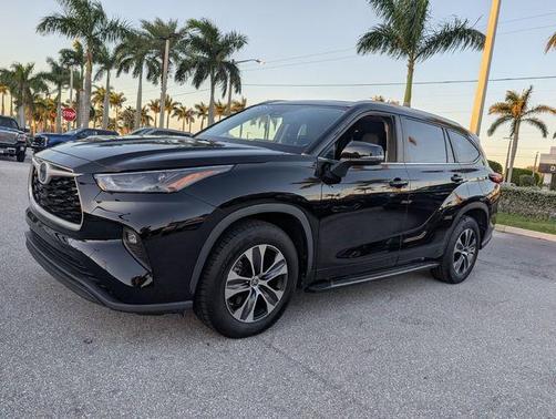2023 Toyota Highlander Hybrid XLE