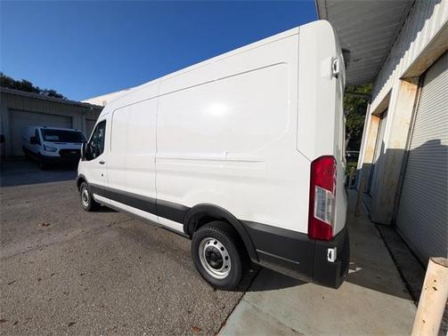 2025 Ford Transit-250 148 WB Medium Roof Cargo