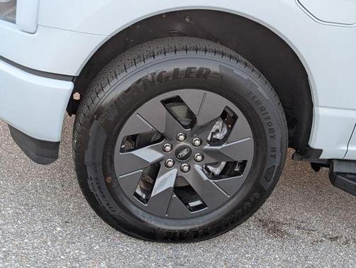 2025 Ford F-150 Lightning Flash