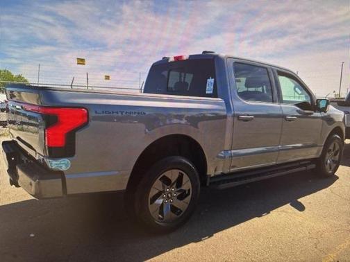 2024 Ford F-150 Lightning LARIAT