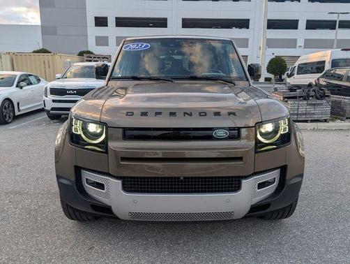 2023 Land Rover Defender SE