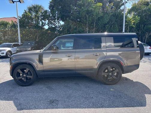 2023 Land Rover Defender SE