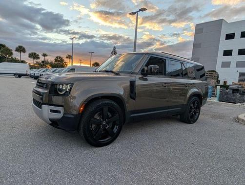 2023 Land Rover Defender SE