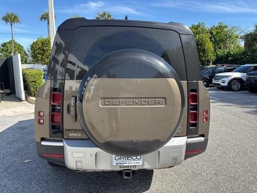 2023 Land Rover Defender SE